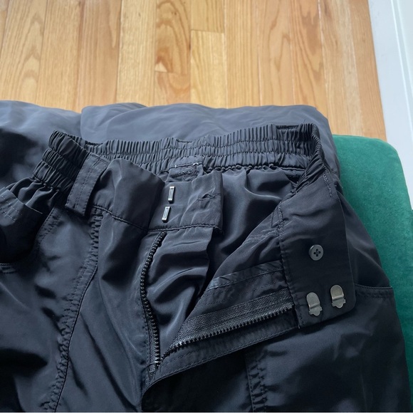 Alo Yoga High-Waist Ski-Moto Black Puffer Cargo Pocket Zipper Hem Pants EUC XXS - Picture 9 of 10